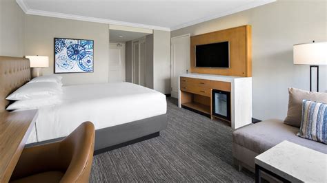 pet-friendly suites in valencia ca|Embassy Suites Pet.